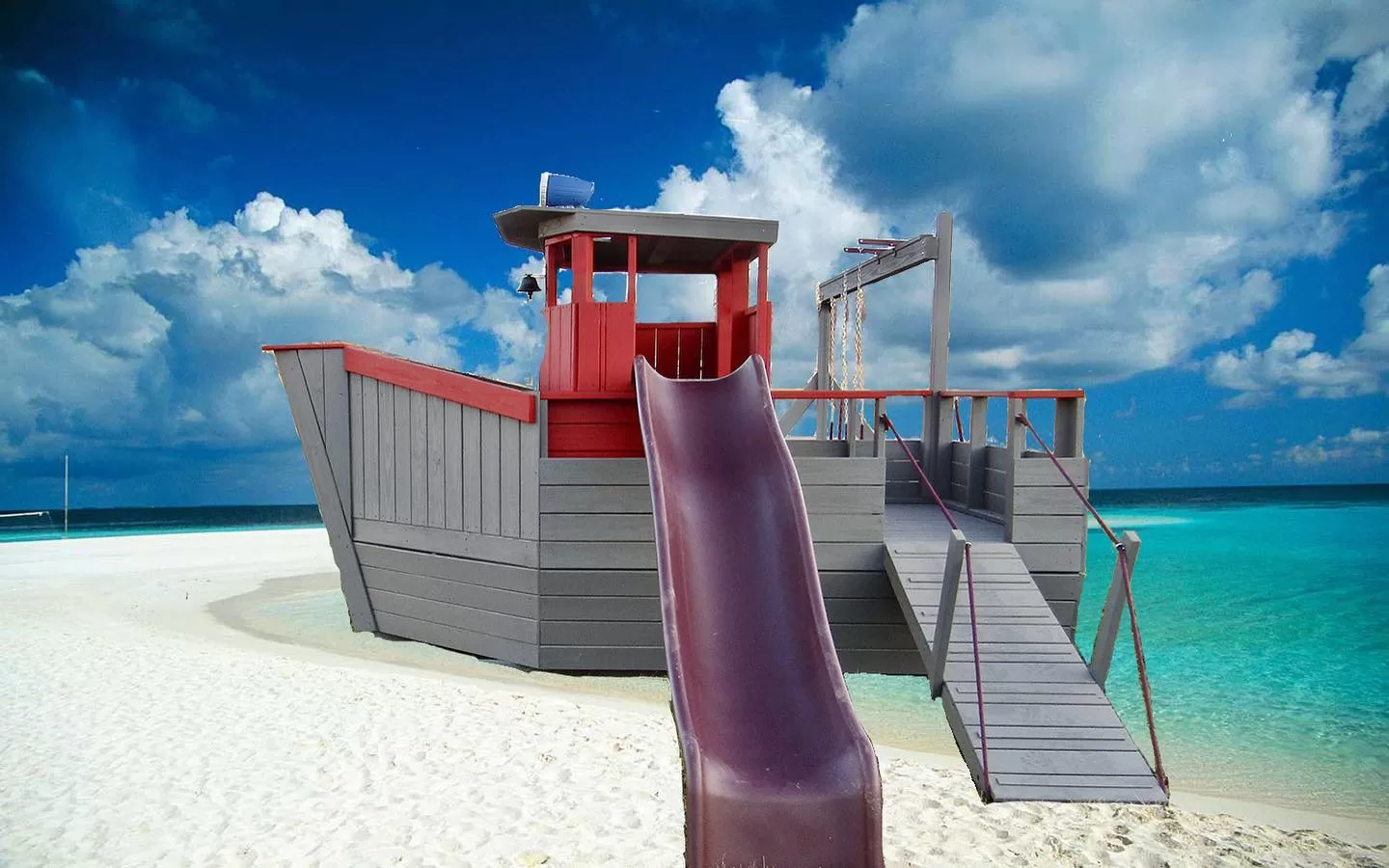 5100 Pirate Ship with Beach Background